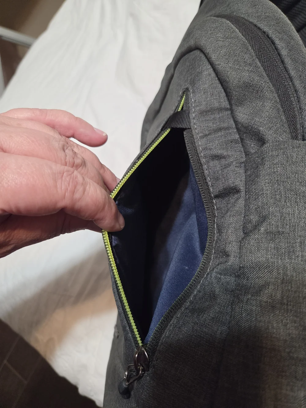 Travelon Anti-Theft Urban Sling Bag Backpack - Charcoal / Gray Heather